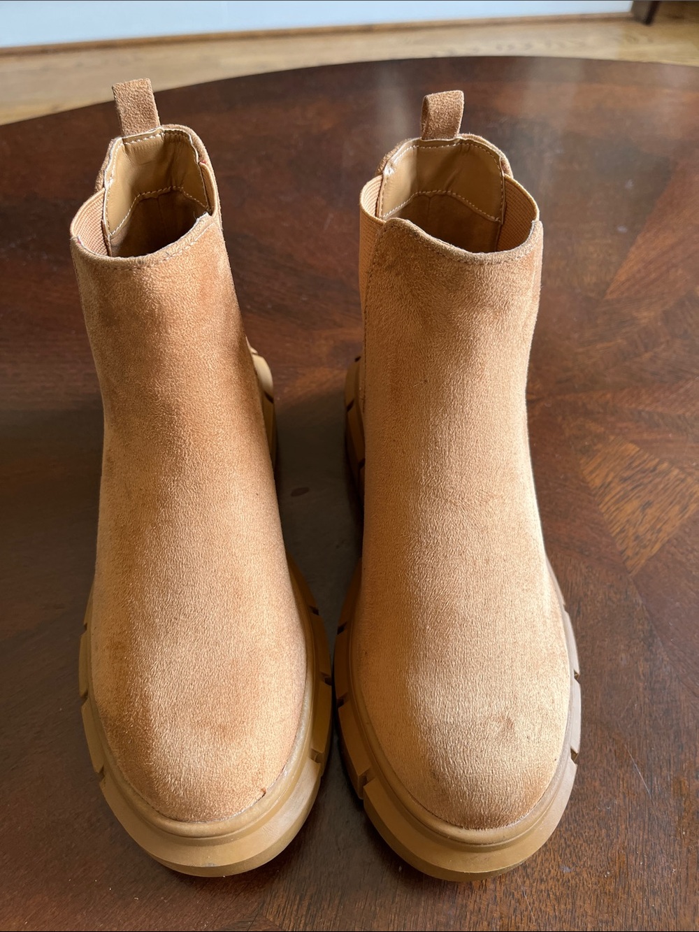 Women's Tan Suede Chelsea Lug Boots, BP